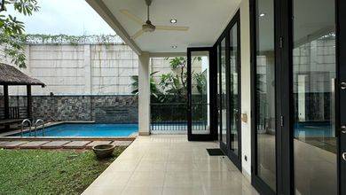 Rumah Modern area Kemang, Jakarta Selatan, LT 389 m2