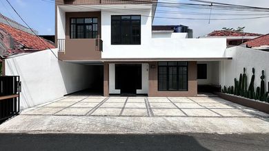 Dijual rumah Eksklusif di Kebayoran Baru, Jakarta Selatan - LT 197m²