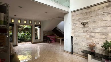Rumah Mewah di Kawasan Kebayoran Baru, Jakarta Selatan, LB 350m², Harga 23 Miliar